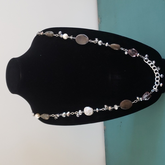 Cookie Lee grey and white necklace. Can be worn as choker or long. - Picture 2 of 2